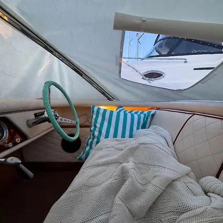 Classic Boat 船屋 *
